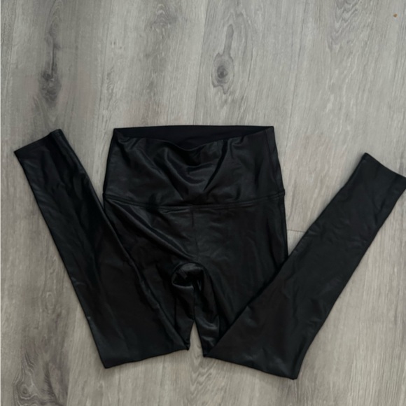Shiny Black Leggings size L - Picture 2 of 3